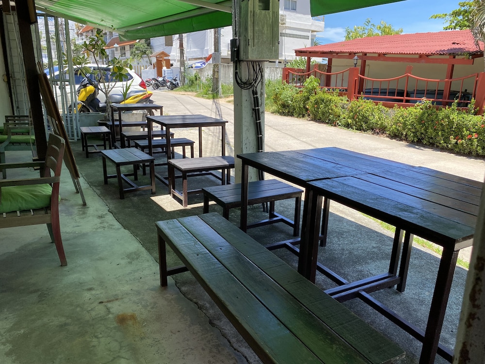 Food & Beverage