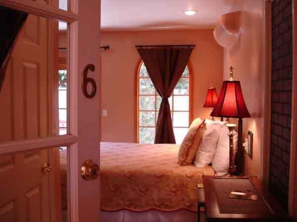 Palm Springs Vacations - Coyote Inn - Property Image 25