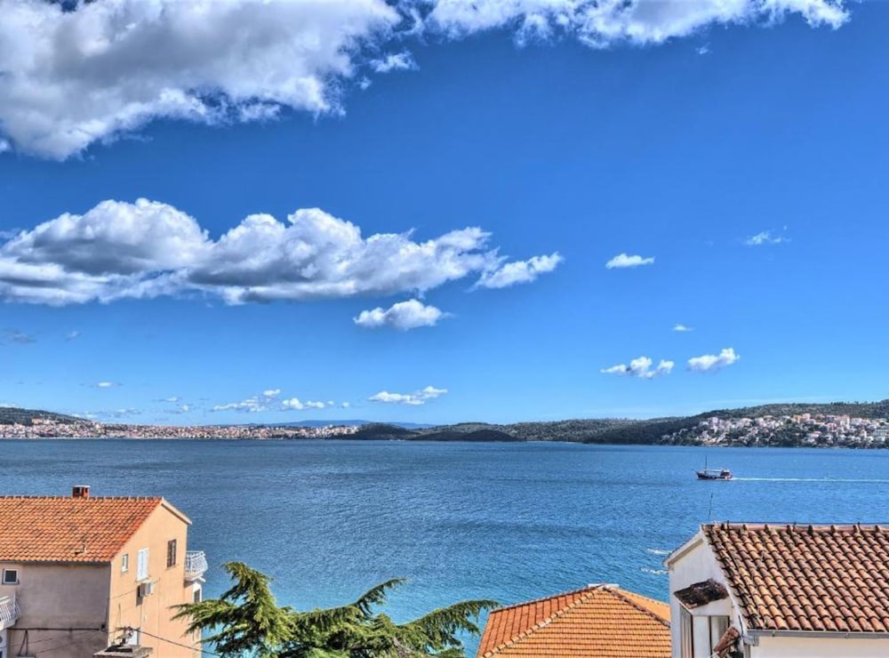 Apartment Domenico - 50 m From the sea