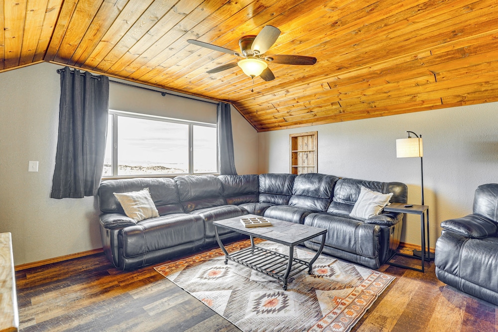 3 Mi to Trails: Secluded Eagar Cabin w/ Mtn Views!