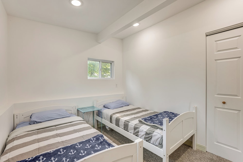 Pet-friendly Retreat: Over 3 Acres in Baldwin!