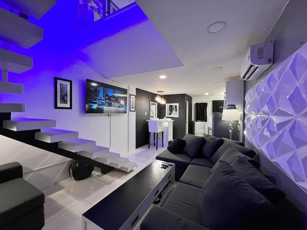 Kandi Suites 2BR with private Jacuzzi