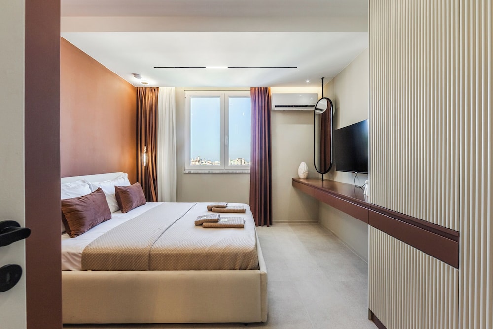 Marina Jacuzzi Suites 2 by  PS