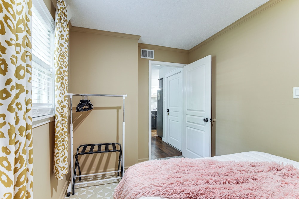 6 Mi to Shelby Farms Park: Family Home in Memphis