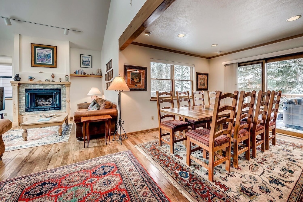 Mountainside House 673 4 Bedroom Home by RedAwning