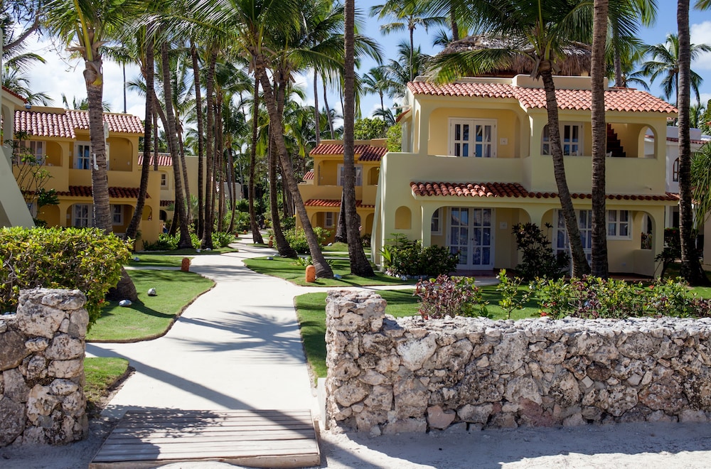 Los Corales Beach Village