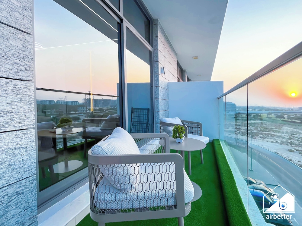 Luxury 1BR w/ Balcony & Burj Khalifa View