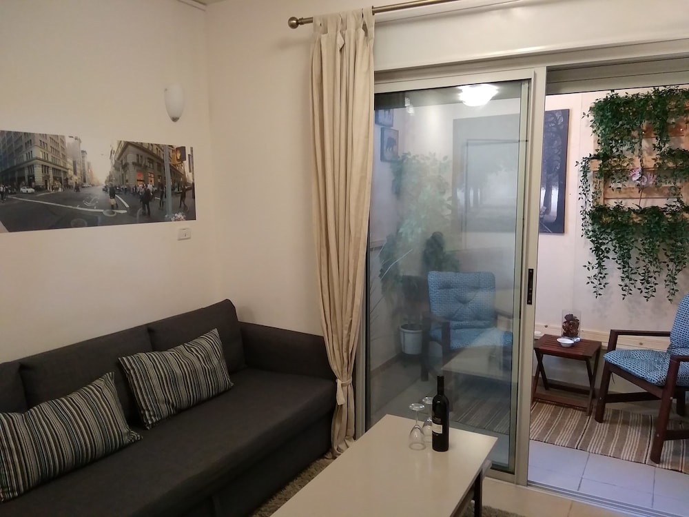 TLV Suites By The Sea - 2 Rooms
