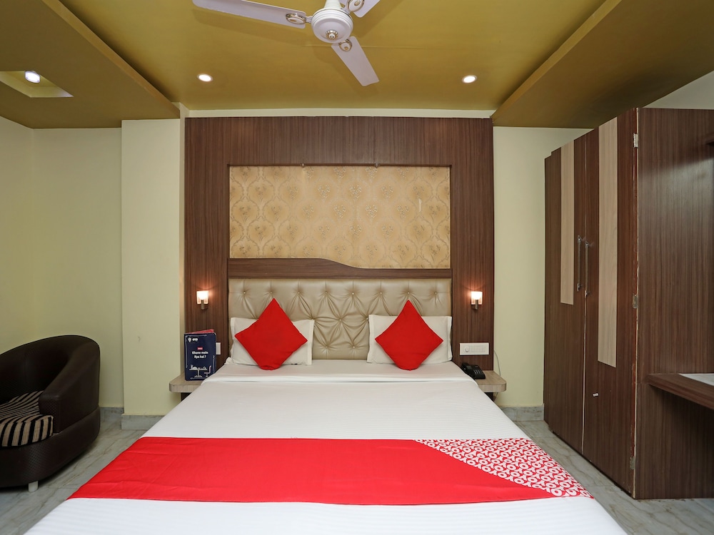 OYO 16173 Hotel Dk