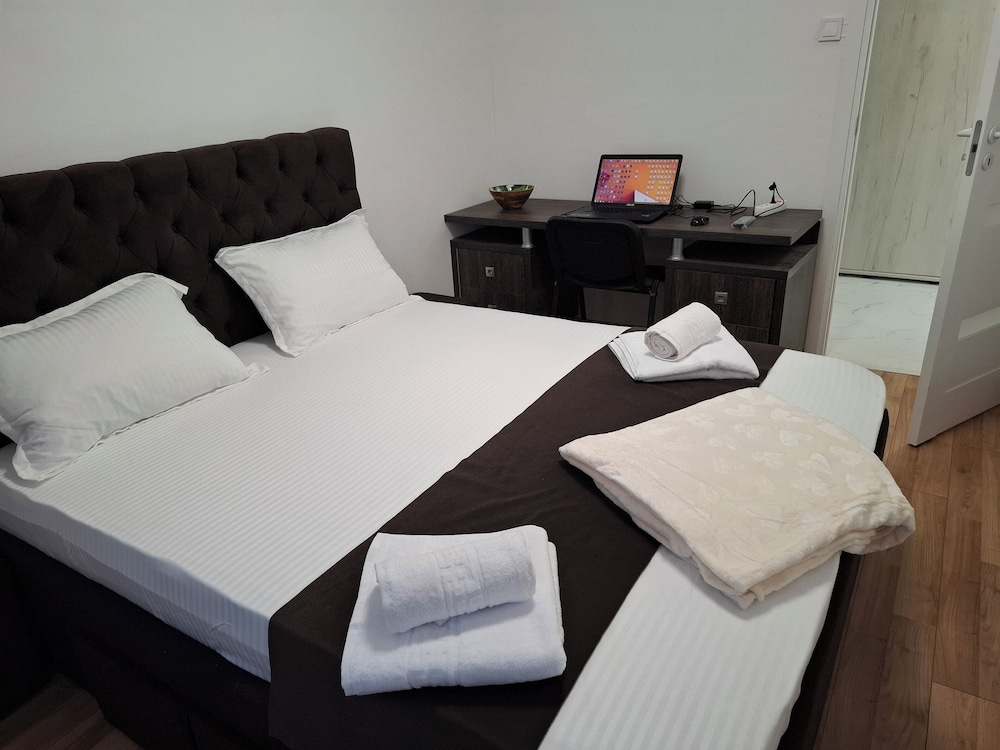 Apartment, 3 Rooms,nearby Piata Victoriei and Gara de Nord, Main Railwaystation