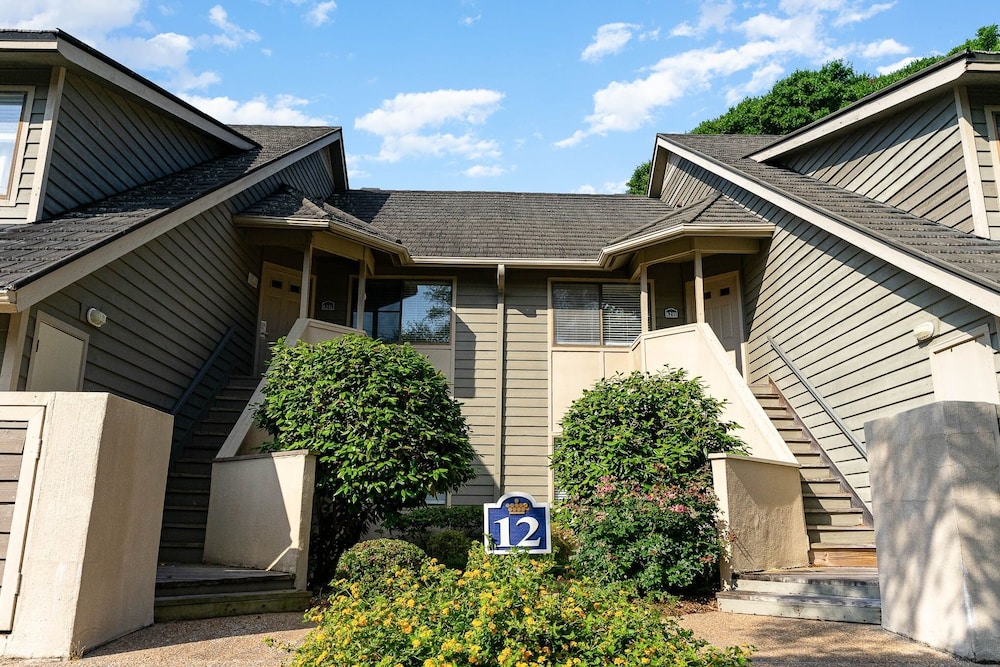Clean and comfortable 2 bedroom 2 bath villa - 12G Richmond Park 2 Villa view 4