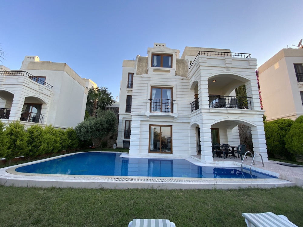 Elegant Villas 2 2 view 4