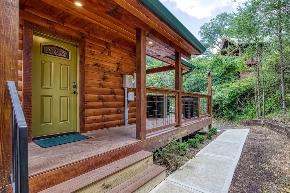 Ern841 - Sweet Feet Retreat - Location, Location, And Private Indoor Pool! 2 Bedroom Cabin by RedAwning view 2