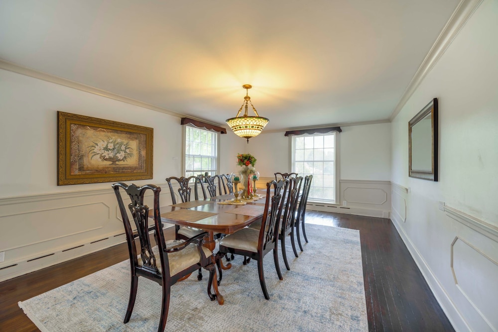 Near Lake Erie, Harbor & Parks: Conneaut Getaway!
