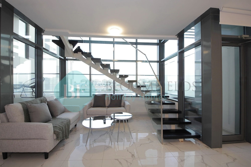 Bloomfields Luxury 2BR Duplex Raha Loft