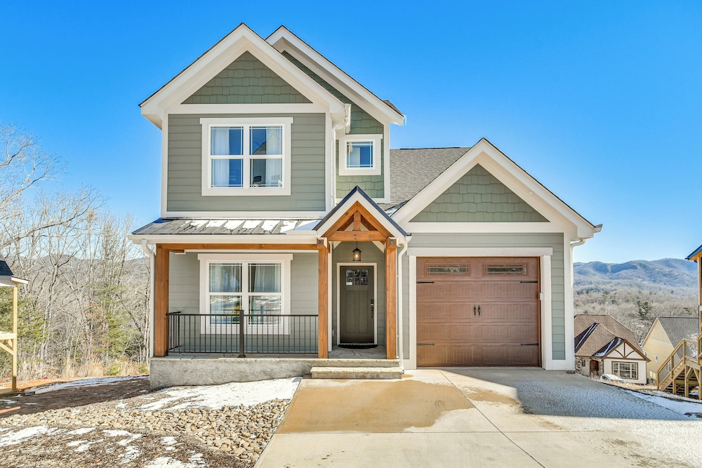 Newly Built Home w/ Mtn Views in Black Mountain!