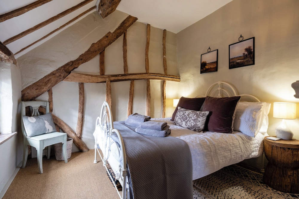 Two Cottages near Stratford-upon-Avon