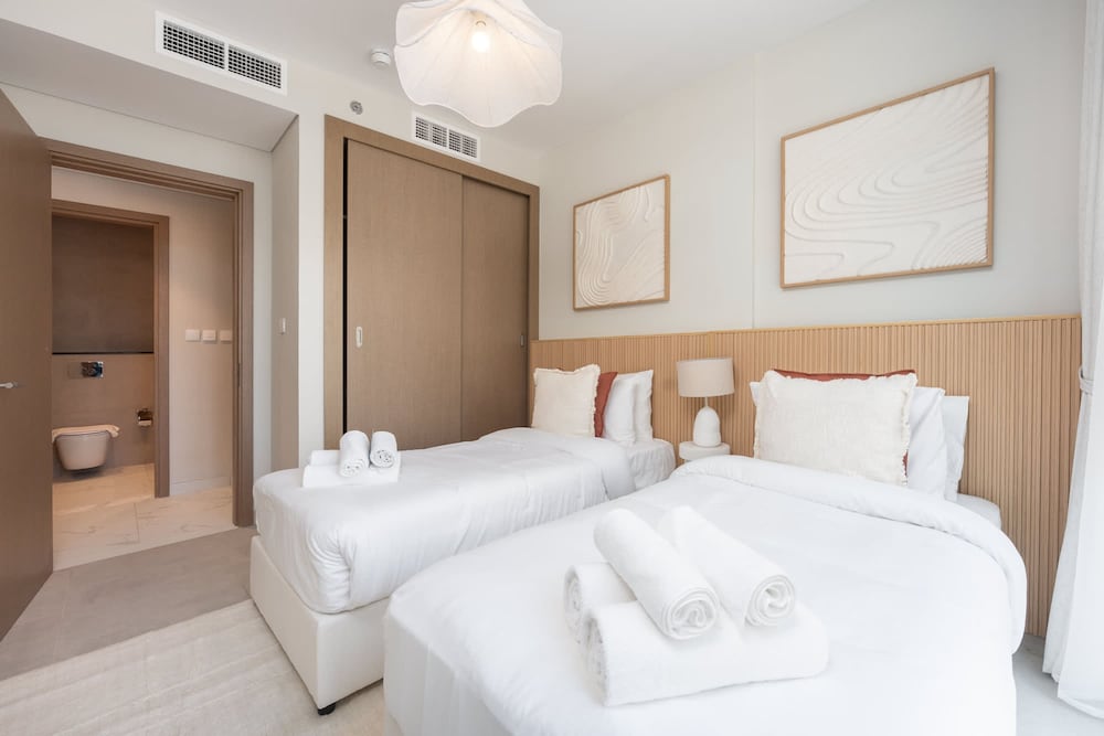 Contemporary 2BR in Azizi Greenfield - Meydan