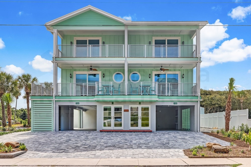 Fernandina Beach Vacations - 391 S Fletcher Ave C 3 Bedroom Townhouse by RedAwning - Property Image 3