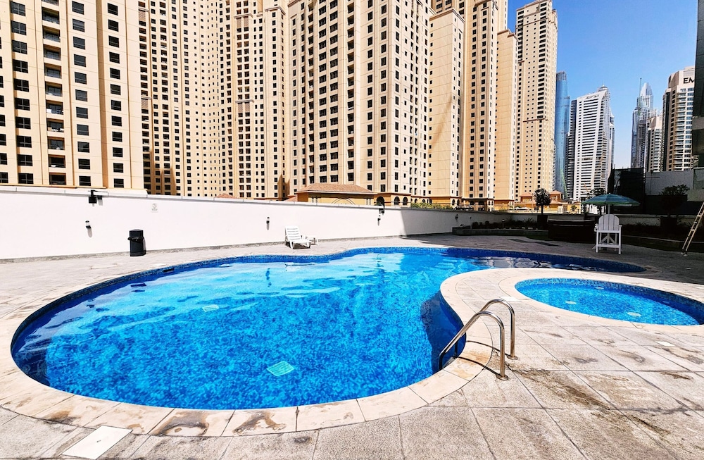 Premium 2BR Apt w Marina Views