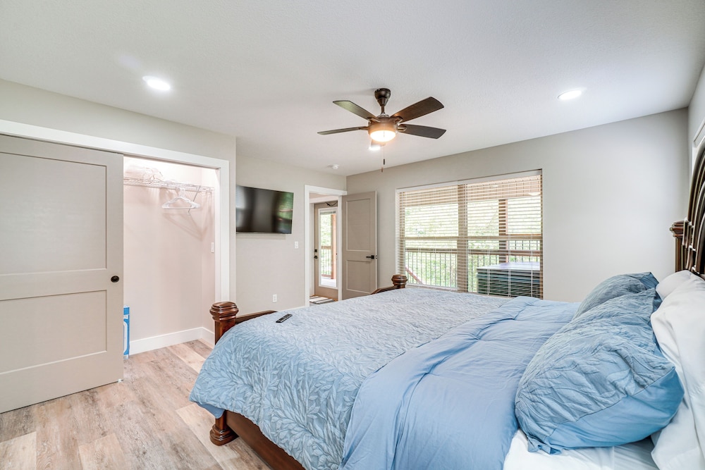 Private Hot Tub: Serene Family Home in Sevierville