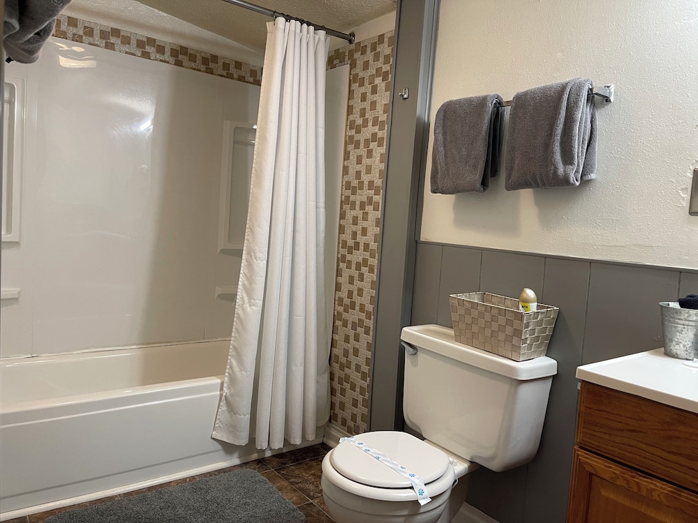 Ponderosa Pines Inn and Cabins