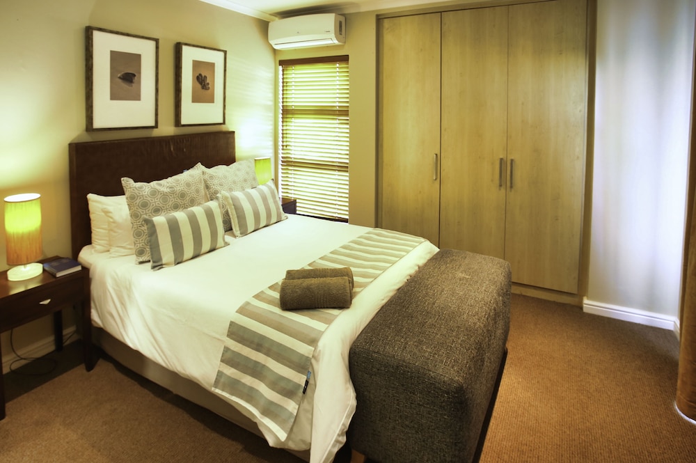 Ellefsen Golf Suite 106 Langebaan 4-slpr view 4