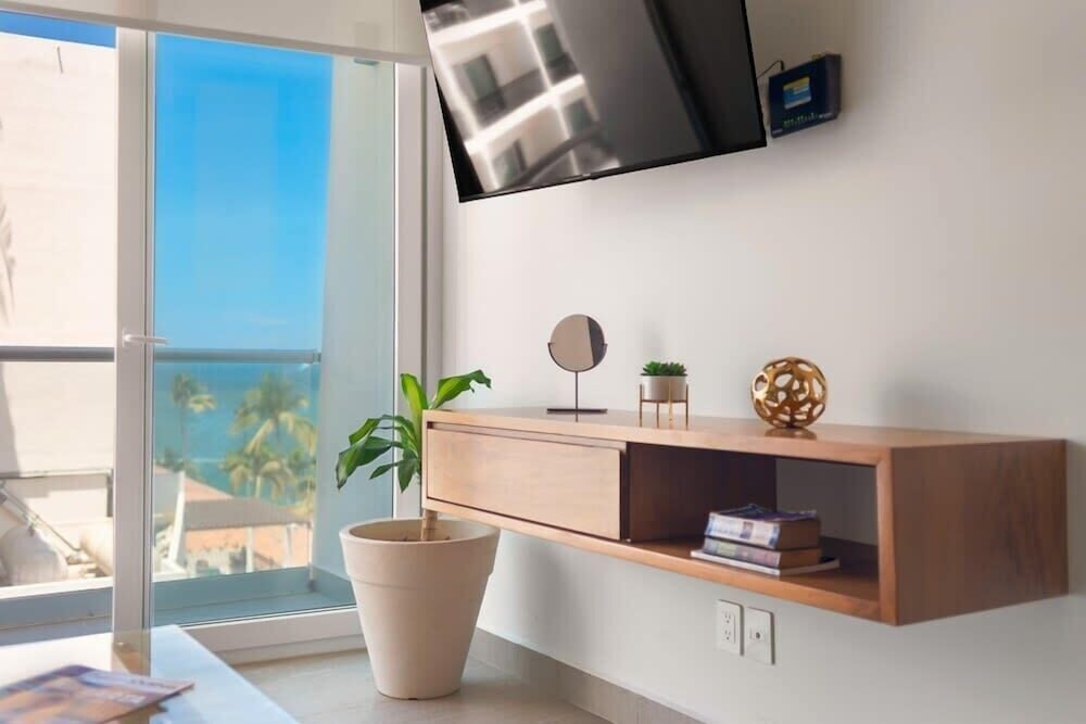 New 1 Br Unit 2 Min From Beach - Pool - King Bed