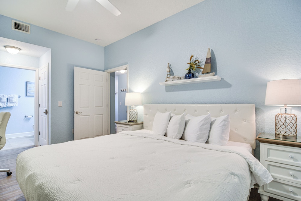 Treasure Island Condo: Gulf-view Balcony