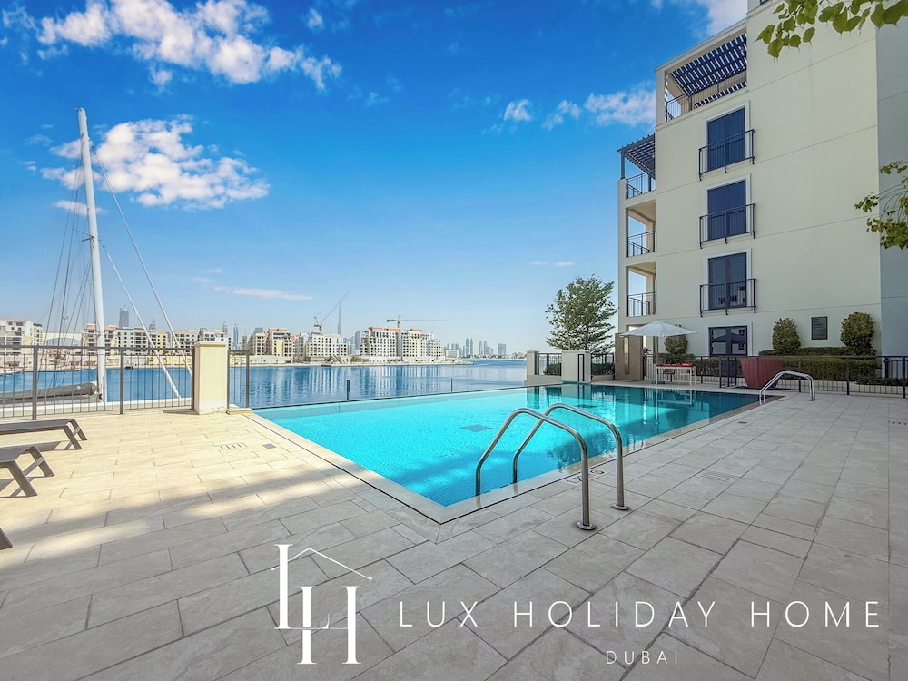 LUX The Le Pont Sea View Suite