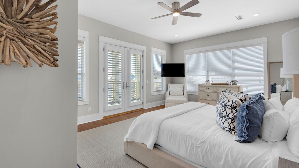 5BR Sleeps 14 in Seagrove Beach, Golf Cart, 6 Bikes, Pool + Free Attractions!