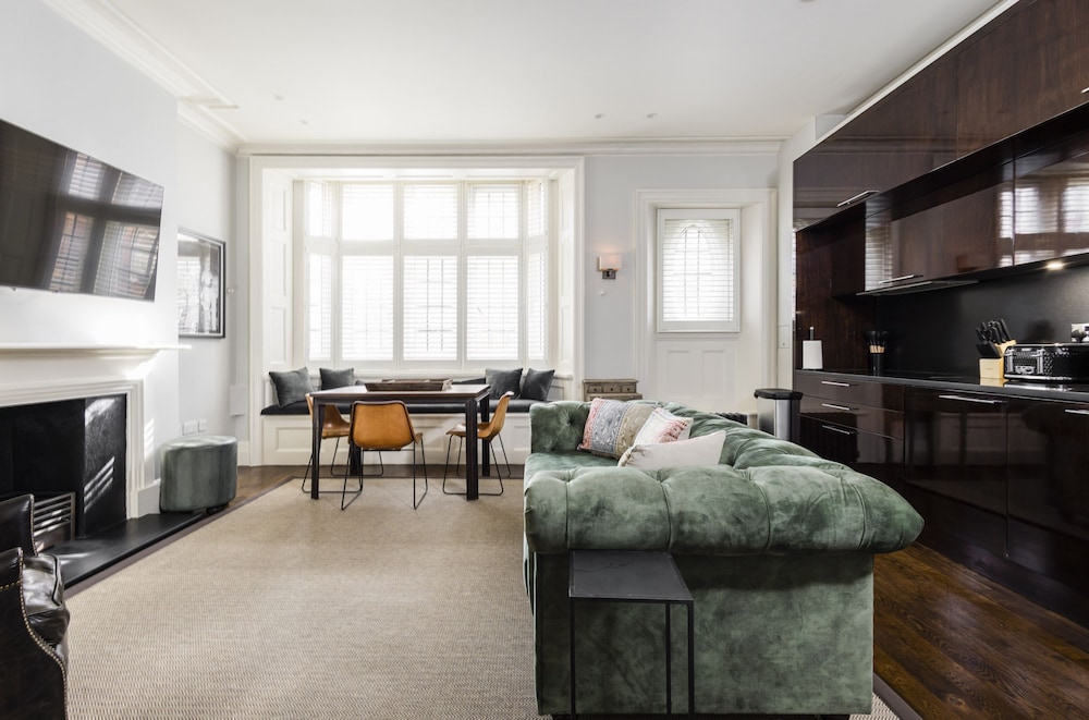 The Berkeley Square Suite