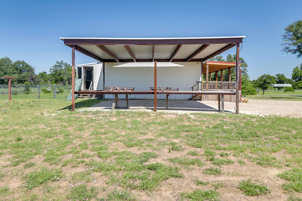 Hunt, Fish, Unwind: Countryside Escape in Texas!