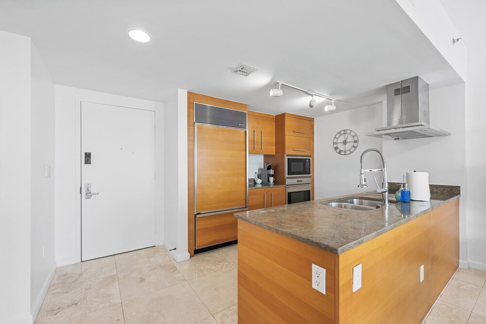 Penthouse ICON W Hotel WaterViews Balcony Brickell