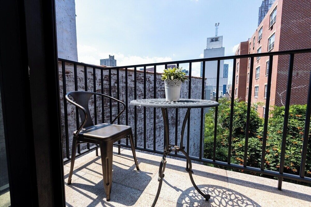809 Midtown Apartments