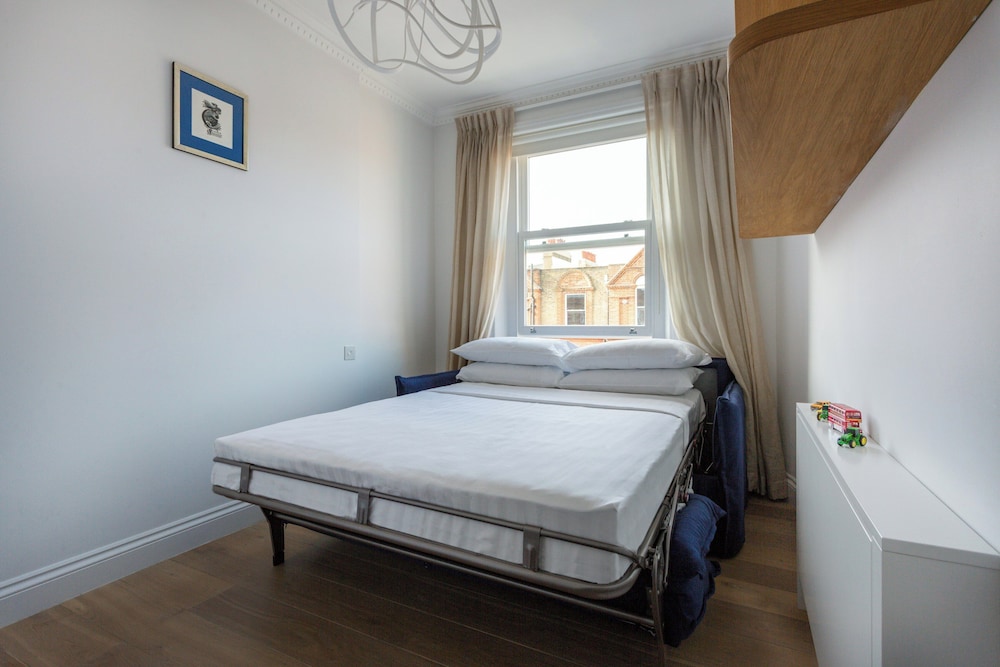 Cresswell Gardens IV by Onefinestay