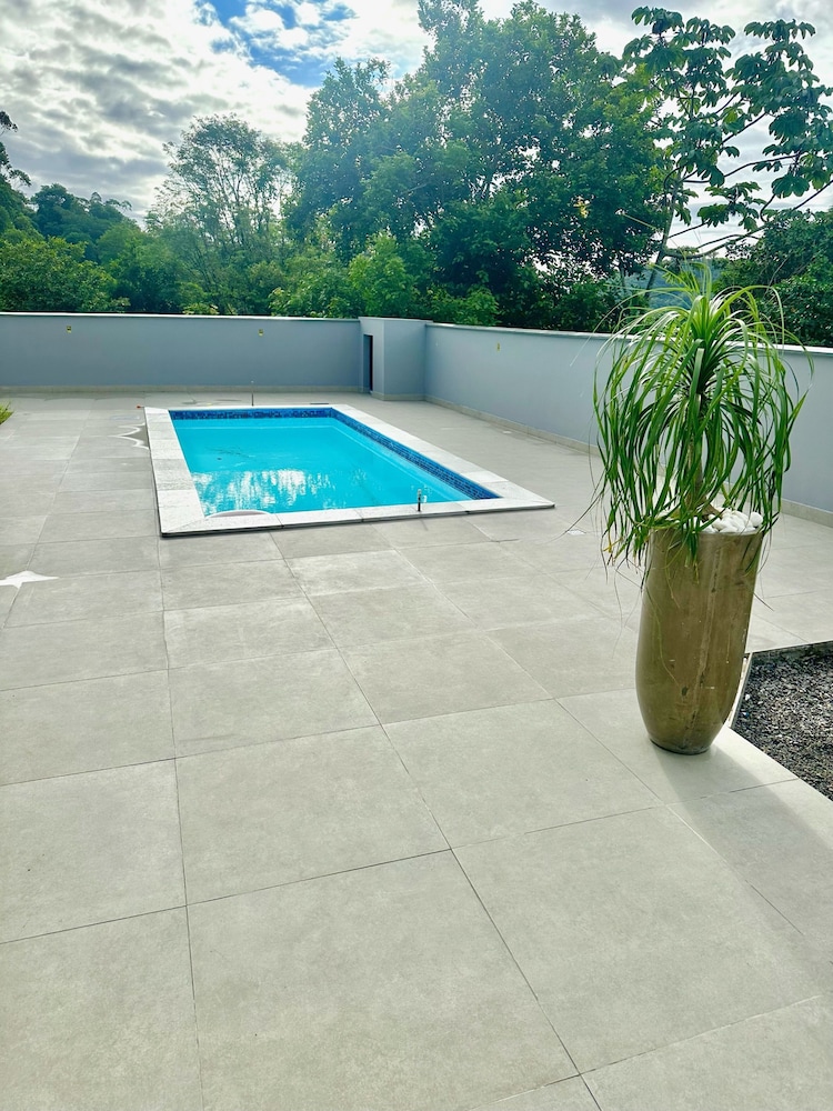 Casa luxuosa De Piscina e Hidromassagem