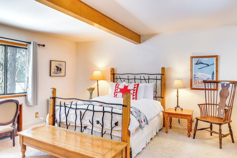 < 2 Blocks to Lake Tahoe: Family Home Near Skiing
