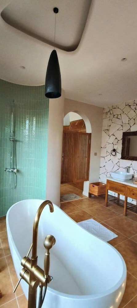 Hayha Villa - Tropical Garden Khem Beach