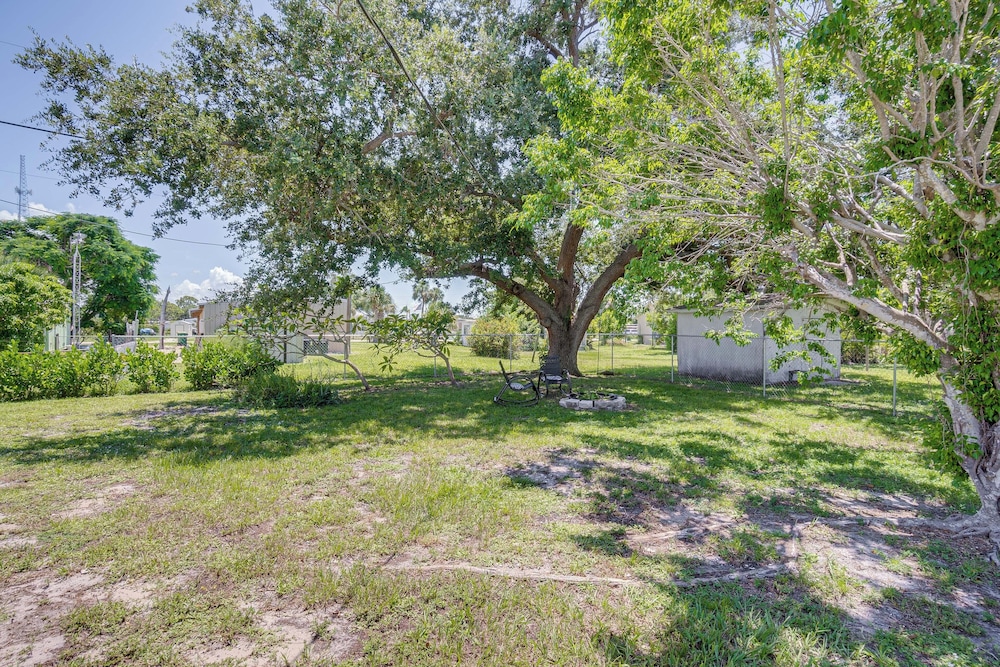 Tee Off & Soak Up Sun! Airy Englewood Gem w/ Yard