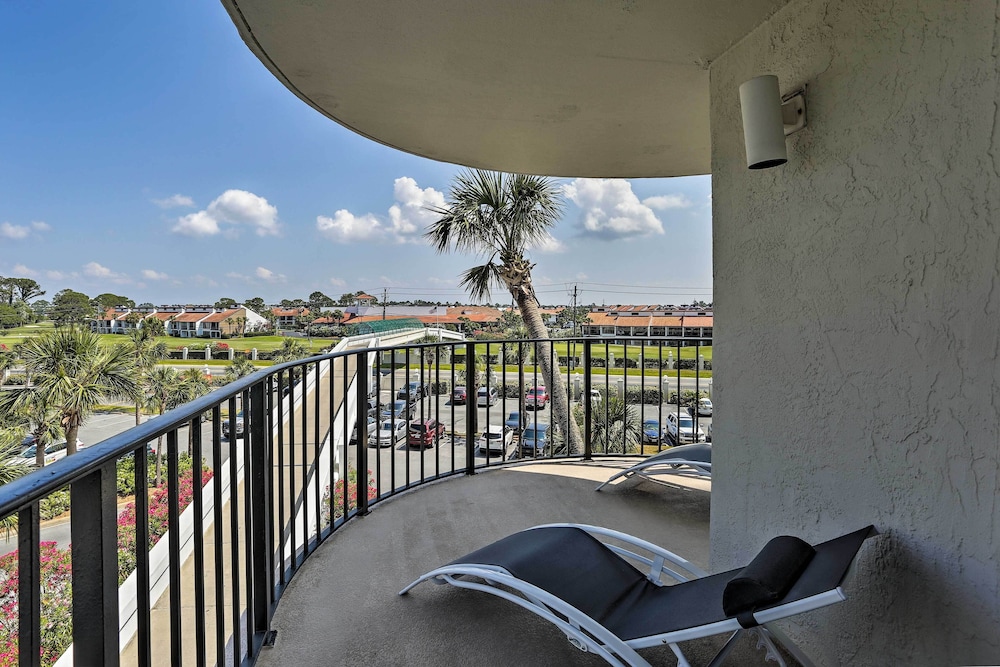 Panama City Beach Condo w/ Balcony & Ocean Views