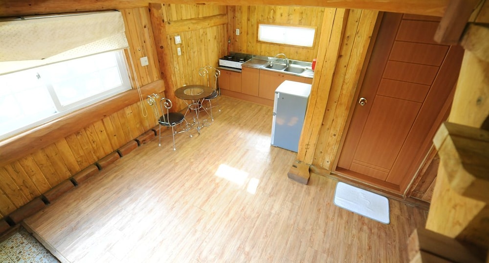 Jeju Log Pension