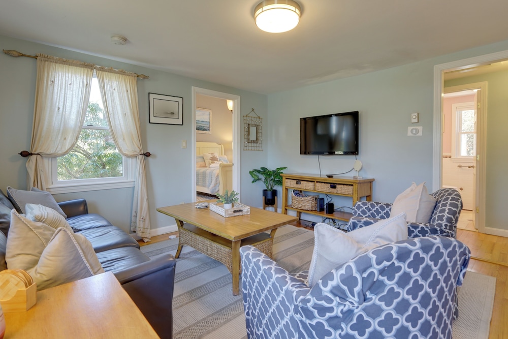 Swan River Views, BBQ Ready: West Dennis Home