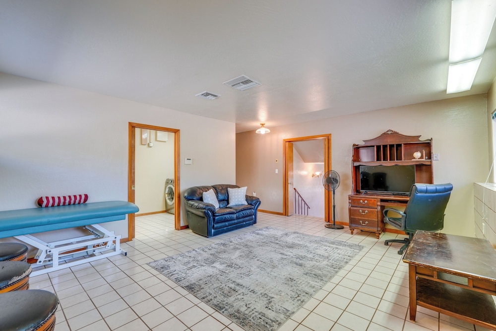 Close to Hiking & Biking: Mtn-view Phoenix Home