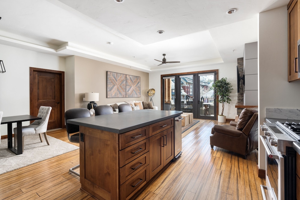Lake Tahoe Vacations - Luxury 4bdr Residence Steps From Heavenly Village 4 Bedroom Condo - Property Image 2