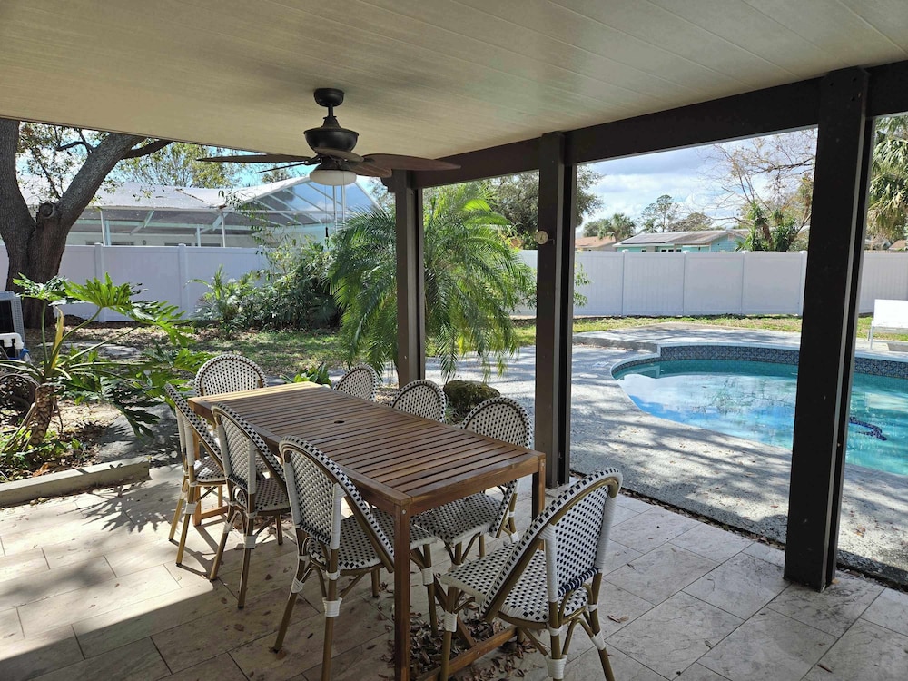 Bay Crest House Stay for 10!