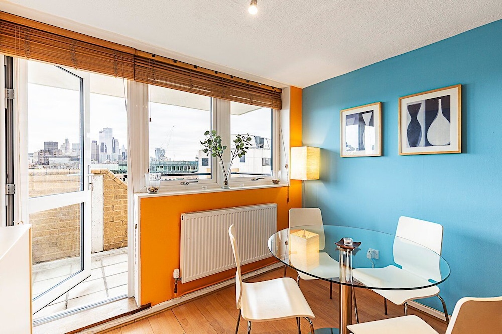Chancery Lane Gem w/ Balcony and Lift