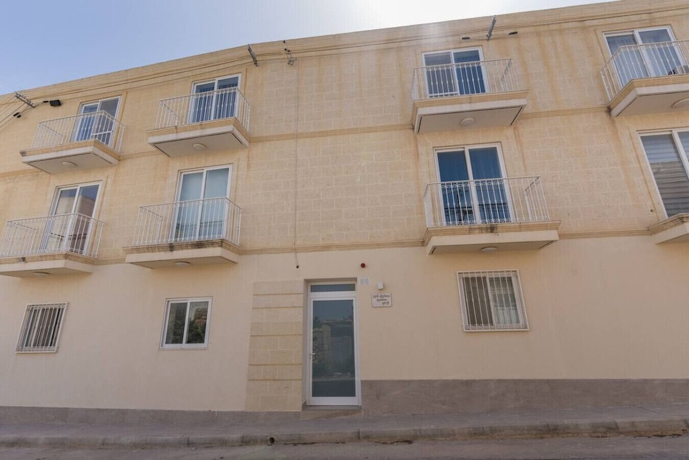 Property With Pool Access - Xaghra Near Marsalforn