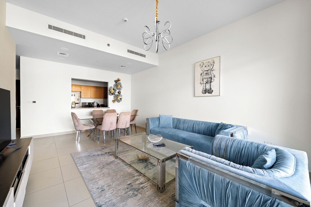 2BR 203 Bellevue Tower 1
