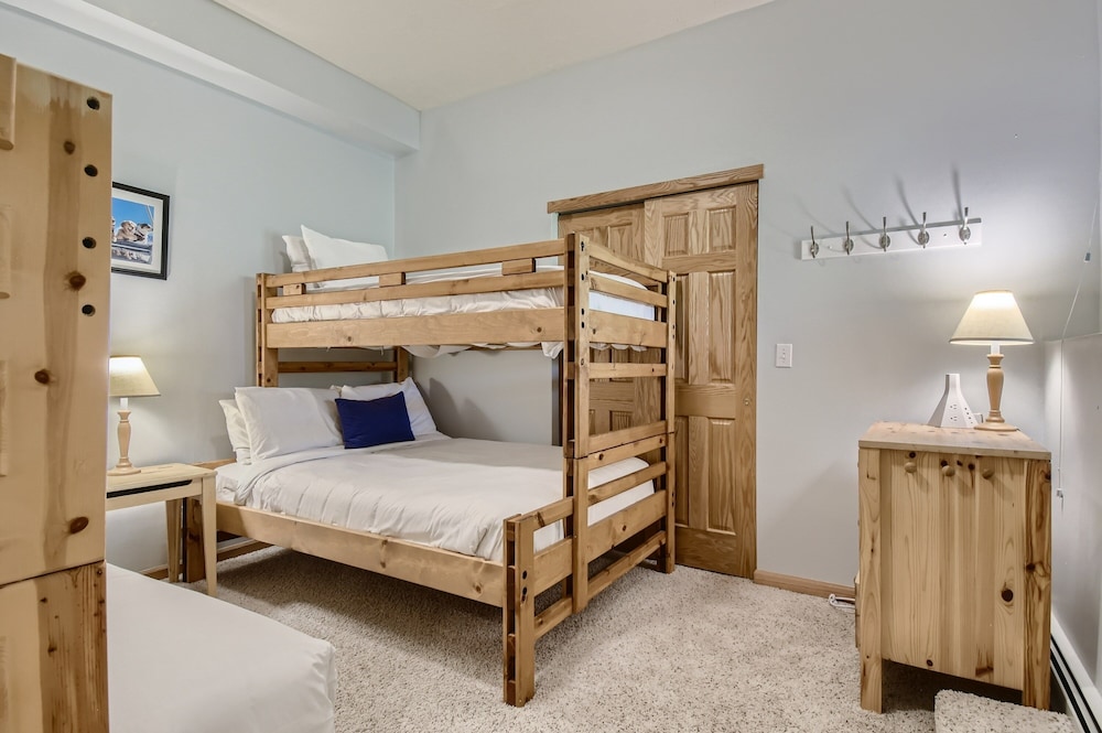 Mountain Getaway! Minutes From Family Fun-come Relax And Have A Blast! 4 Bedroom Home by RedAwning view 4